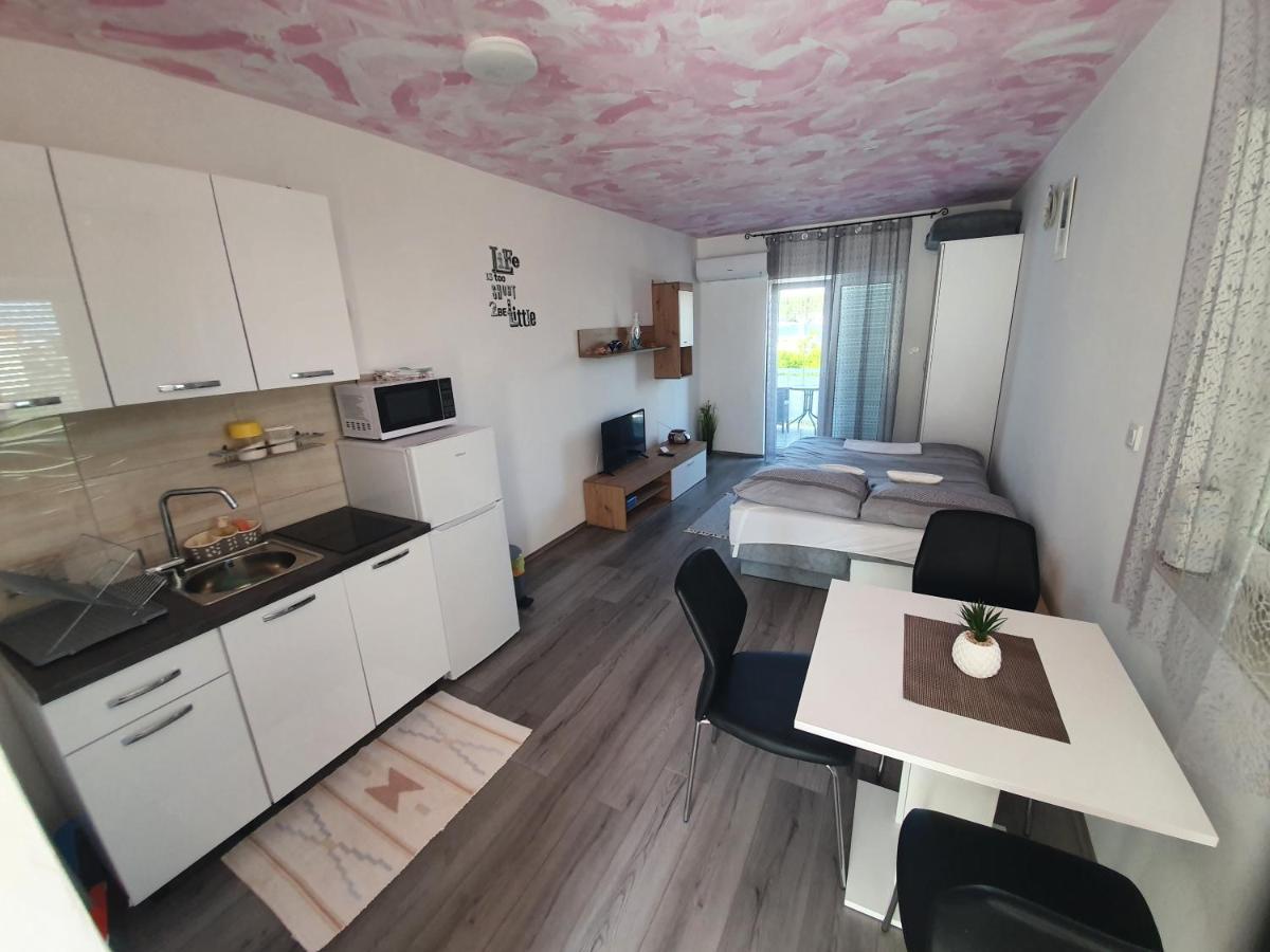 6 M, 50 M Do Plaze Apartament Barbat na Rabu