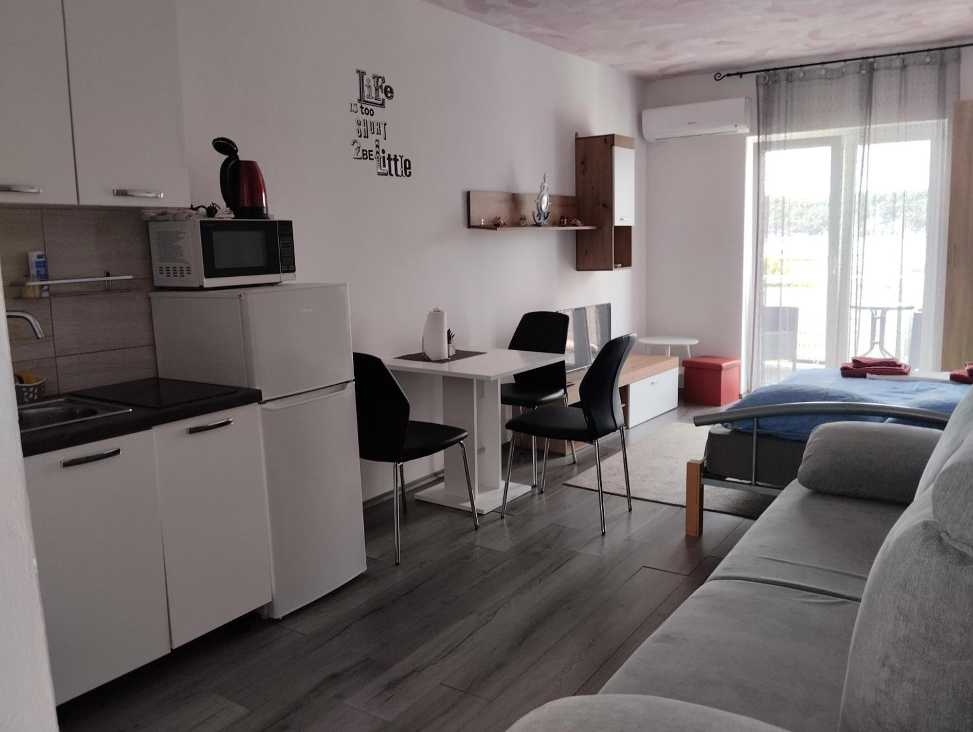 Apartament 6 M, 50 M Do Plaze *