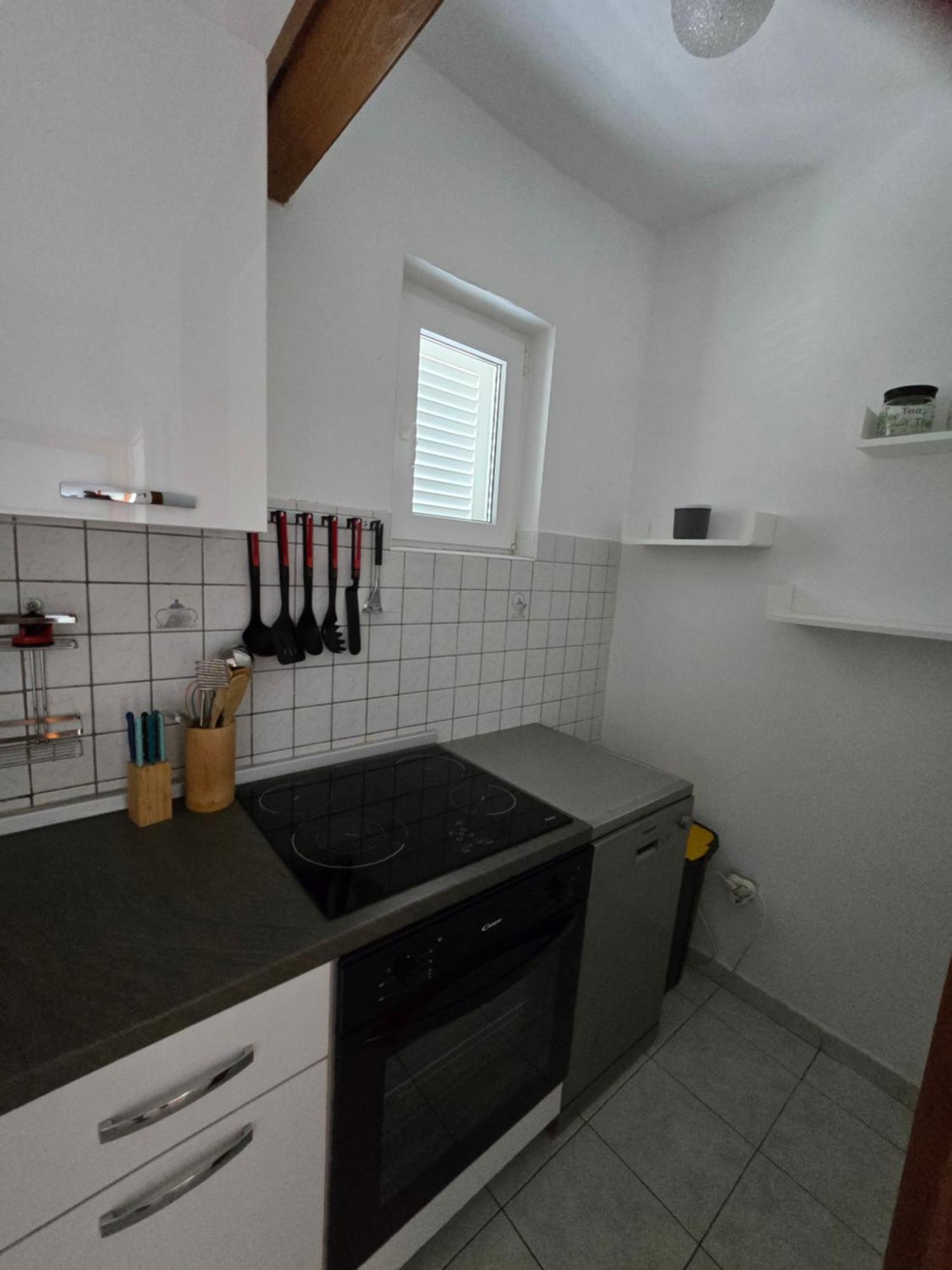 Apartament 6 M, 50 M Do Plaze Barbat na Rabu