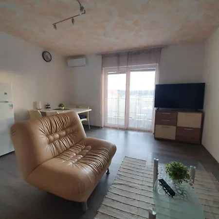 6 M, 50 M Do Plaze Apartment Barbat na Rabu Exterior photo