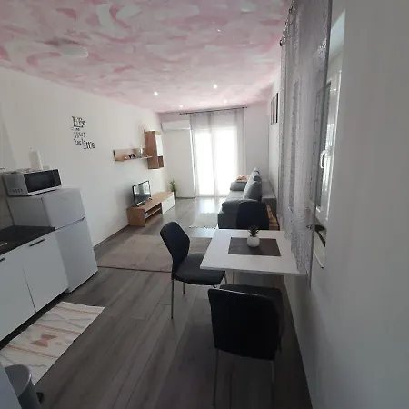 6 M, 50 M Do Plaze Apartment Barbat na Rabu Exterior photo