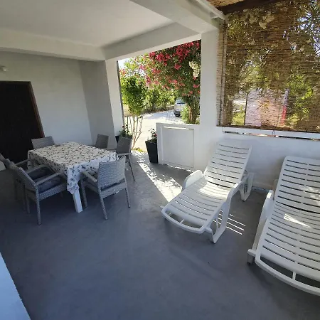 6 M, 50 M Do Plaze Apartment Barbat na Rabu Exterior photo