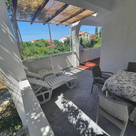 6 M, 50 M Do Plaze Apartment Barbat na Rabu Exterior photo