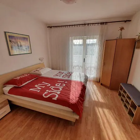 6 M, 50 M Do Plaze Apartment Barbat na Rabu Exterior photo