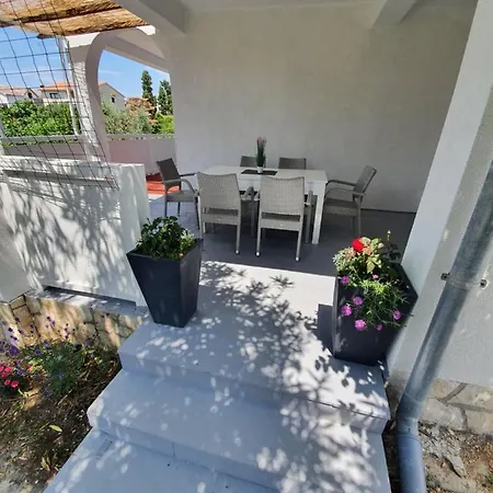 6 M, 50 M Do Plaze Apartment Barbat na Rabu Exterior photo