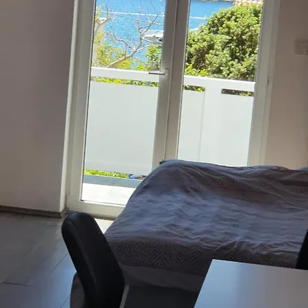 6 M, 50 M Do Plaze Apartment Barbat na Rabu Exterior photo