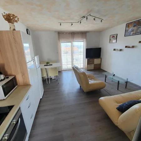 6 M, 50 M Do Plaze Apartment Barbat na Rabu Exterior photo