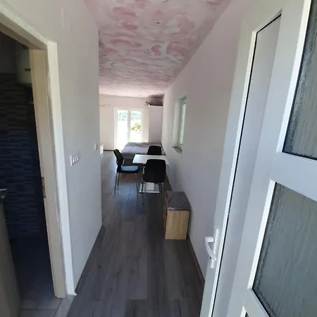 6 M, 50 M Do Plaze Apartment Barbat na Rabu Exterior photo