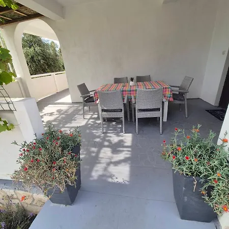 6 M, 50 M Do Plaze Apartment Barbat na Rabu Exterior photo