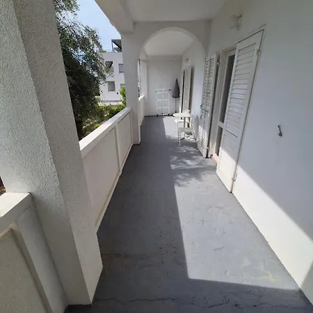 6 M, 50 M Do Plaze Apartment Barbat na Rabu Exterior photo
