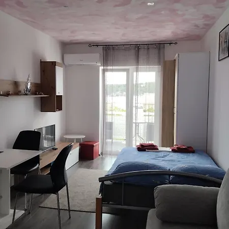 6 M, 50 M Do Plaze Apartment Barbat na Rabu Exterior photo