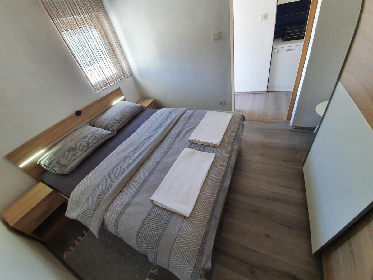 Apartment 6 M, 50 M Do Plaze *