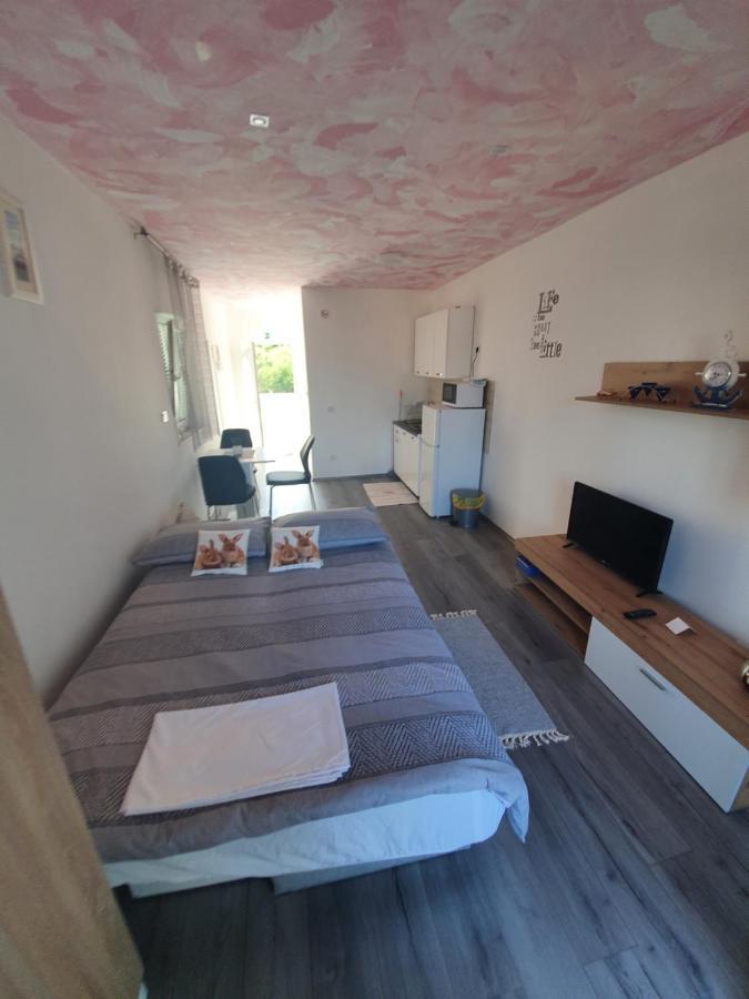 Apartment 6 M, 50 M Do Plaze *