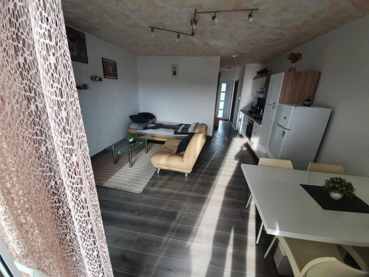 Apartment 6 M, 50 M Do Plaze